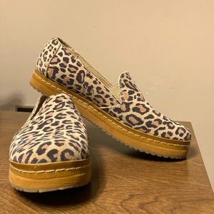 Toms slide on leopard print size 8